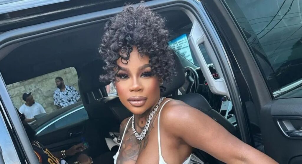 Sukihana posing with her luxury car