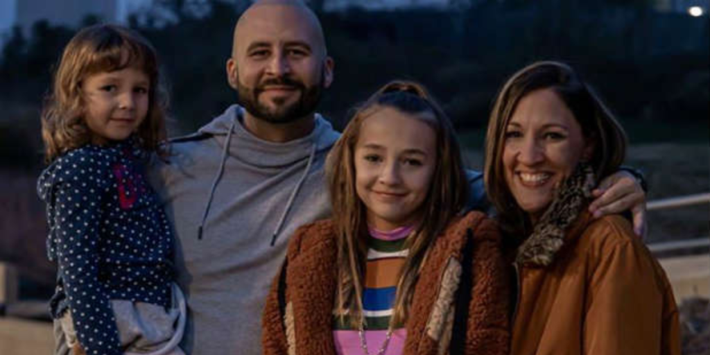 Mike Signorelli with his wife Julie Signorelli and children family photo